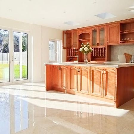 Marigold Villa Harrow Exterior photo