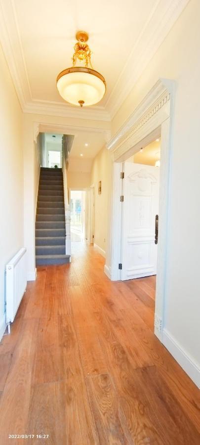 Marigold Villa Harrow Exterior photo